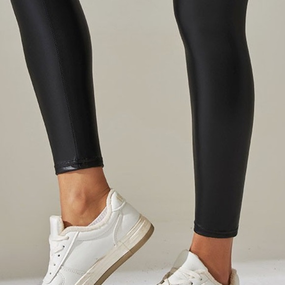 FAUX LEATHER HIGH WAISTED LEGGINGS - BLACK - Picture 7 of 9